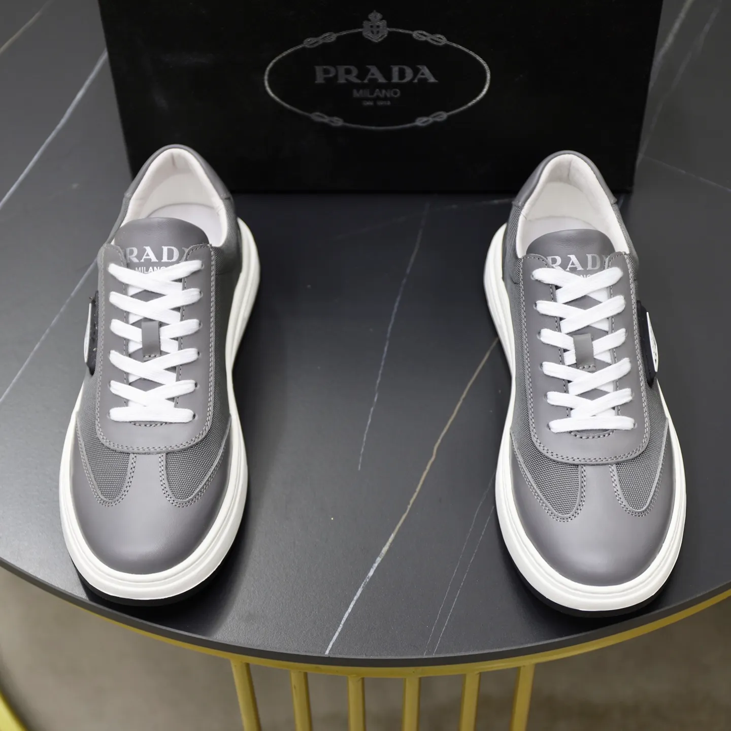 Ex-factory price: 420💰🙅‍♂️🙅‍♂️🙅‍♂️ Brand: PRADA Standard code: 38–44 (45 can be customized) Grade: Same as the official website Material: Original cowhide fabric Comfortable pigskin lining Lightweight wear-resistant outsole Style category: Men's fashionable casual shoes and boots Running sports shoes Distinguished luxury brand elements Top luxury Color: actual picture color